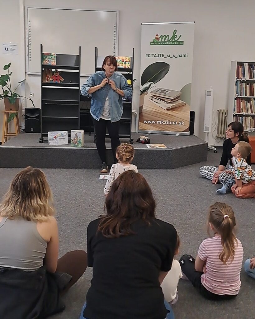 "2025-07-09_Klub_u_eMKy_Hevier_Basnickati_pomoze_5"