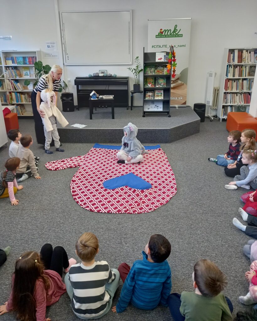 2025-11_MS_O_stratenej_rukavicke_2"