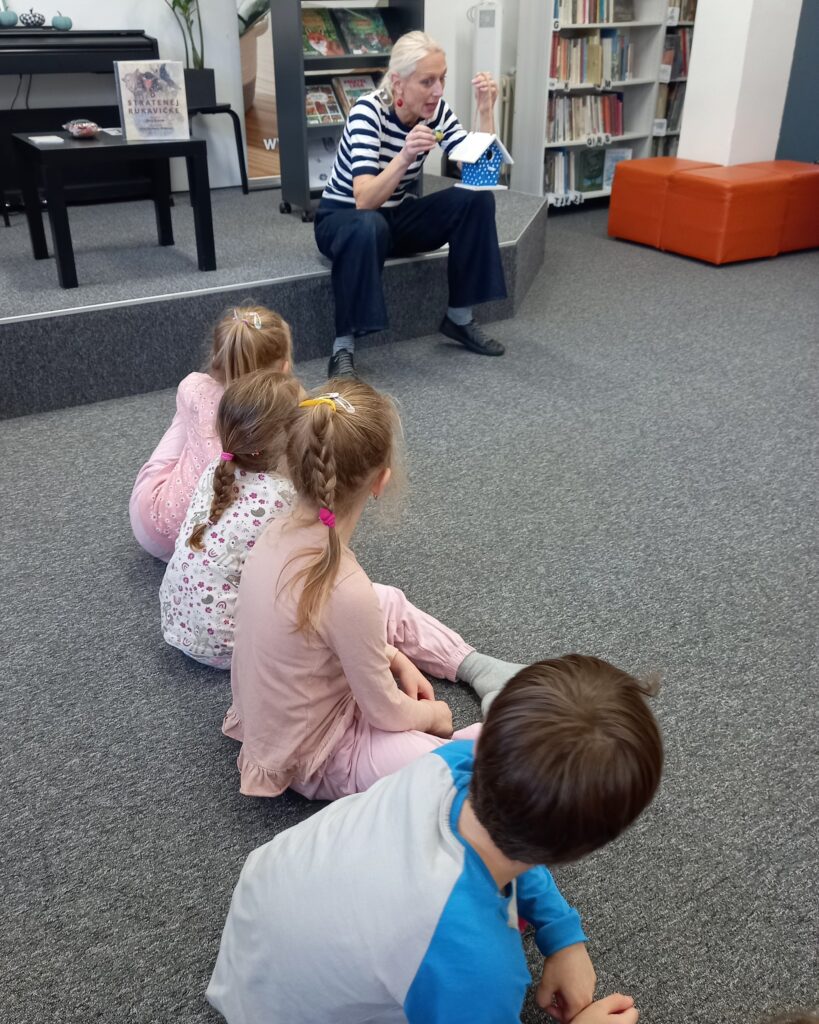 2025-11_MS_O_stratenej_rukavicke_3"