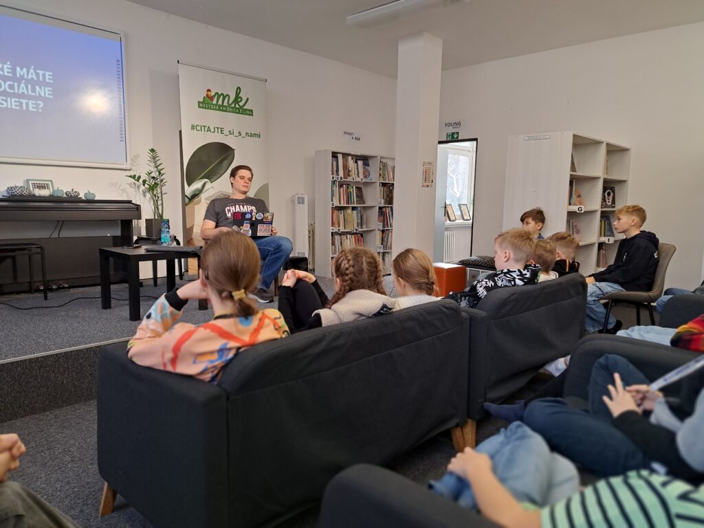 "2025-11-24_Puchovsky_Hoaxy_1"